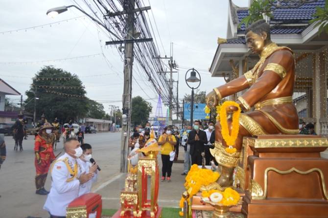 บ้านเมือง - พิธีบวงสรวงอัญเชิญพระบรมรูปสมเด็จพระนเรศวร ...