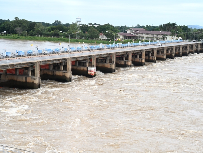 ชป.ทยอยปรับลดน้ำผ่านเขื่อนเจ้าพระยา เร่งระบายออกอ่าวไทยอย่างเต็มศักยภาพ