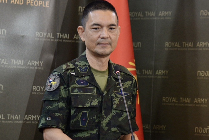 ทบ. ชี้เขมรกักกันคนไทย อาจเข้าข่ายอาชญากรรมสงคราม ห้ามส่งออกน้ำมันผ่านช่องเม็ก