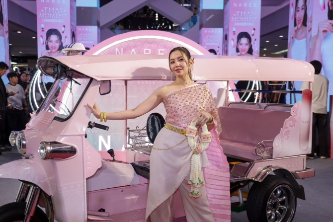 NAREE (นารี) แบรนด์เครื่องสำอางไทย ตอกย้ำผู้นำ Color Cosmetic ดึง “เบลล่า ราณี” นั่งแท่นพรีเซนเตอร์คนแรก เปิดตัว NAREE AIRY VELVET LIP BLUR ลิปใหม่ เบาสบายดุจอากาศ