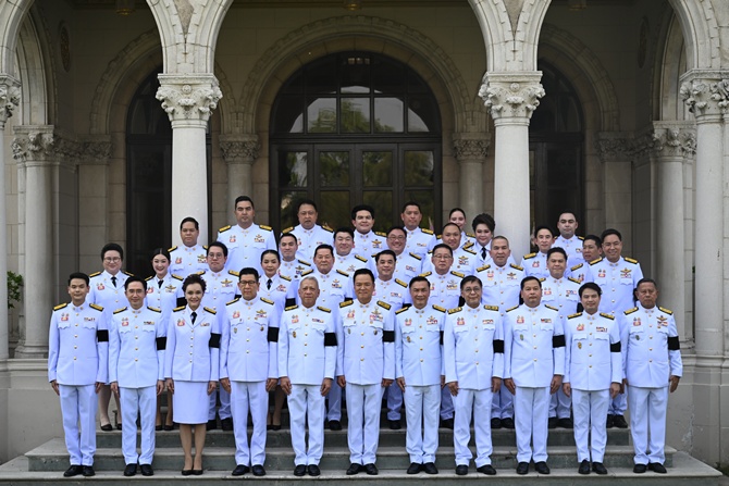 “อนุทิน” นำถกครม.นัดพิเศษ ขอ รมต. เข้ากระทรวงทำงานอย่างหนักทันทีตั้งแต่วันแรก ไม่มีเวลาฮันนีมูน  ย้ำเป็นหนึ่งเดียว ไม่มีแบ่งพรรค