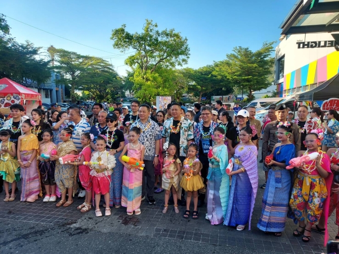 “สงกรานต์ภูเก็ตโนแอล” ปีที่ 15 ห้างไลม์ไลท์ อบจ.ภูเก็ต สสส. และภาคีพันธมิตร ขนทัพใหญ่ศิลปินร่วมสืบสานเจตนารมณ์ไม่ผลิตคนเมาลงท้องถนน