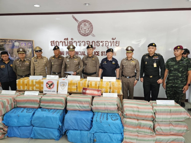 ตำรวจภูธรภาค 1 จับกุมกลุ่มเครือข่าย “แบงค์ เพชรบูรณ์” จุดพักยาเสพติด (ยาบ้า) ประมาณ 9,582,000 เม็ด