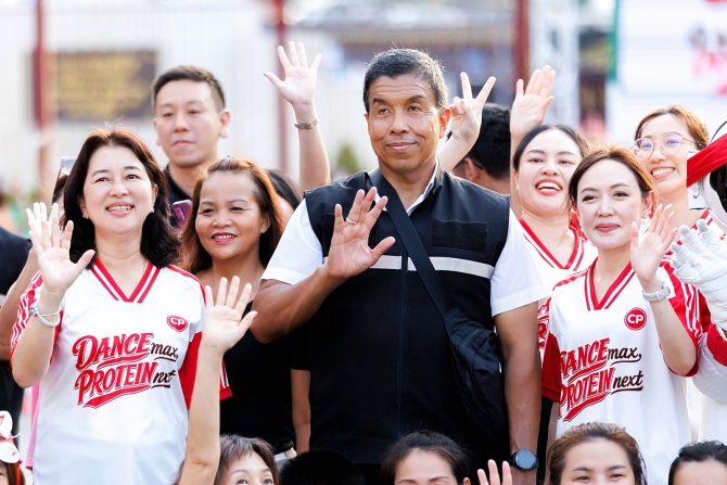 สวนลุมฯ คึกคัก กทม. ชูพื้นที่สุขภาพ CPF สนับสนุนจอ LED–ครูสอนแอโรบิก