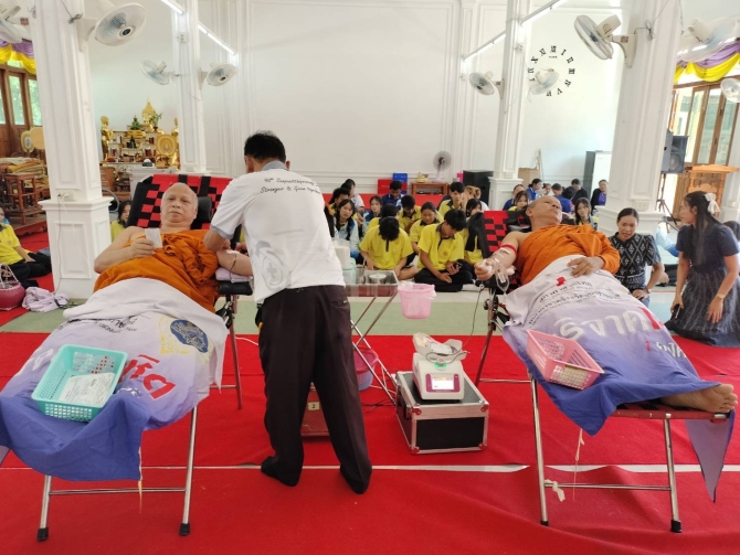 คณะสงฆ์ และ ปชช. จ.อุบลฯ บริจาคโลหิต ช่วยเหลือผู้ป่วยที่ต้องการเลือดในการรักษาพยาบาล