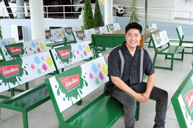 ยาดมตรา “โป๊ยเซียน” ปักหมุด! จังหวัดชลบุรี ส่งมอบเก้าอี้ม้านั่งให้ 5 โรงพยาบาลรัฐประจำอำเภอ ชู CSR เป็นกลยุทธ์ขับเคลื่อนธุรกิจให้เติบโตอย่างยั่งยืน ตอกย้ำความแข็งแกร่งของแบรนด์
