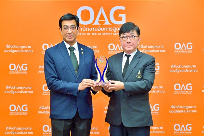 อัยการคุ้มครองสิทธิฯ รับรางวัล