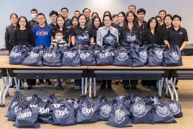 EXIM BANK เร่งช่วยเหลือผู้ประสบอุทกภัยในกรุงเทพฯ ส่งมอบถุงยังชีพบรรเทาความเดือดร้อน ส่งต่อกำลังใจ