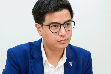 วิเคราะห์กฎหมาย: คำวินิจฉัย กกต.คดี "นักฟุตบอลอาวุโส" ถูกตั้งคำถามหนัก หลังรับฟังเหตุผล "ลืมแว่น" ไม่ได้อ่านก่อนเซ็น
