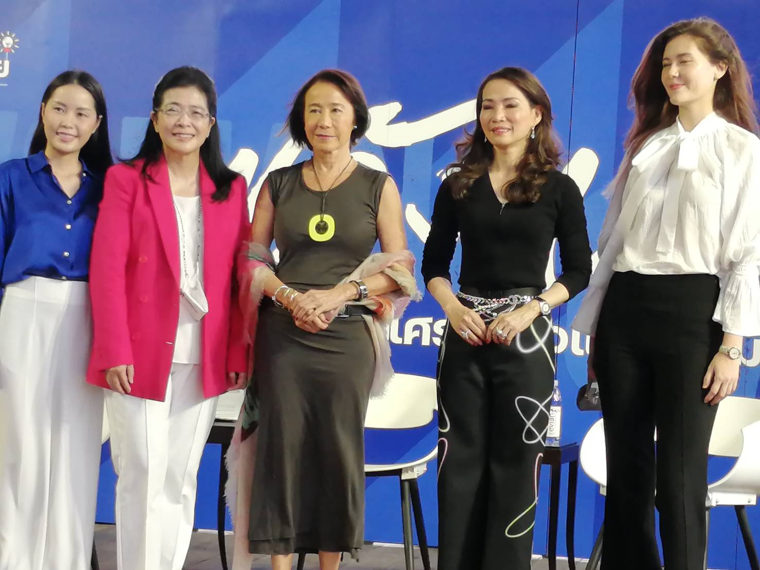 บ้านเมือง – 4 พลังหญิงชั้นแนวหน้าไทย เห็นร่วมเพศสภาพไม่ใช่ปัญหา สามารถพาสังคมหลุดพ้นจากวิกฤตการเมือง-เศรษฐกิจได้